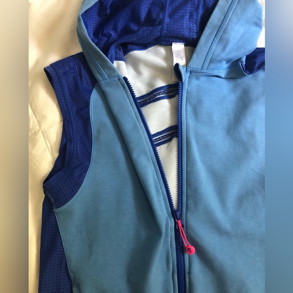 Ivivva Sleeveless Zip Up Hoodie/Vest - Picture 2 of 5